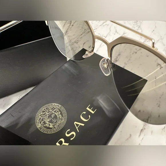 Versace sunglasses - Picture 4 of 7